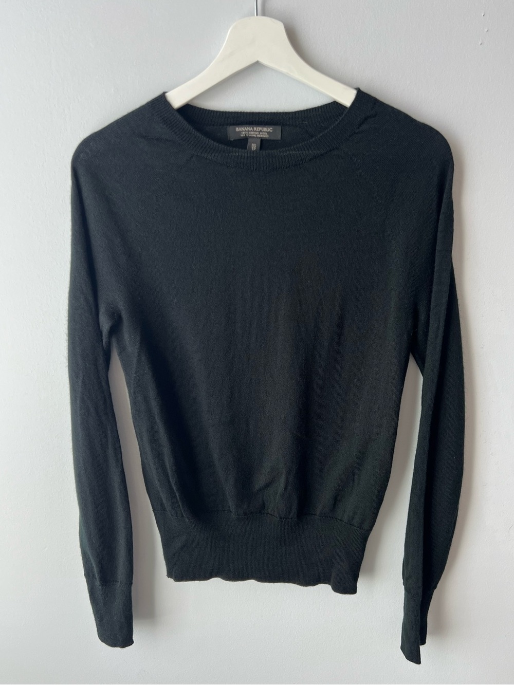 Banana Republic 100% Merino Wool Crewneck Sweater Black Lightweight women’s xs
